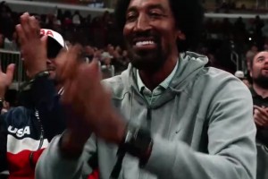 NBA中国赛“含星量”太高了！成龙与张子宇合影瞬间小鸟依人